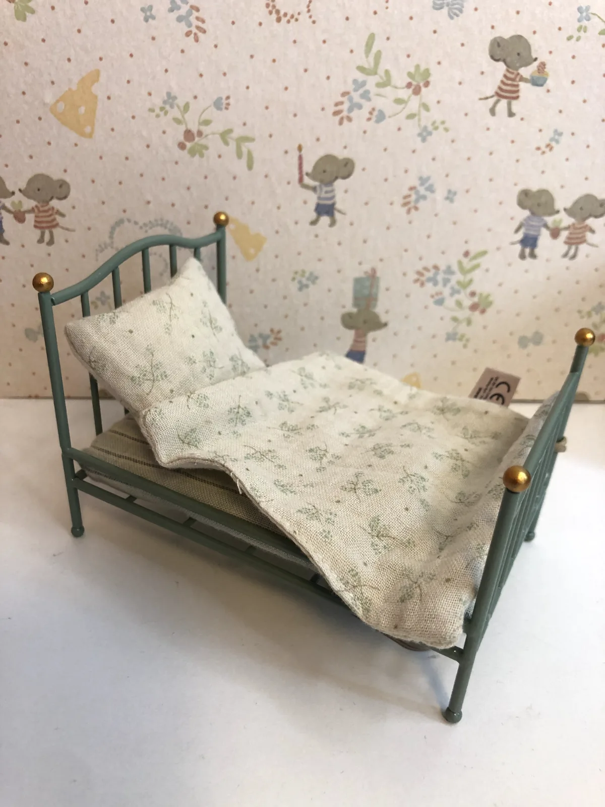 VINTAGE SINGLE BED