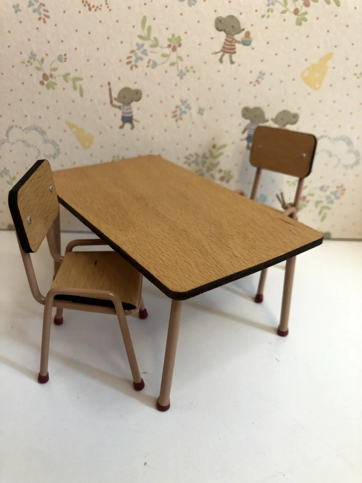 TABLE & CHAIR SET