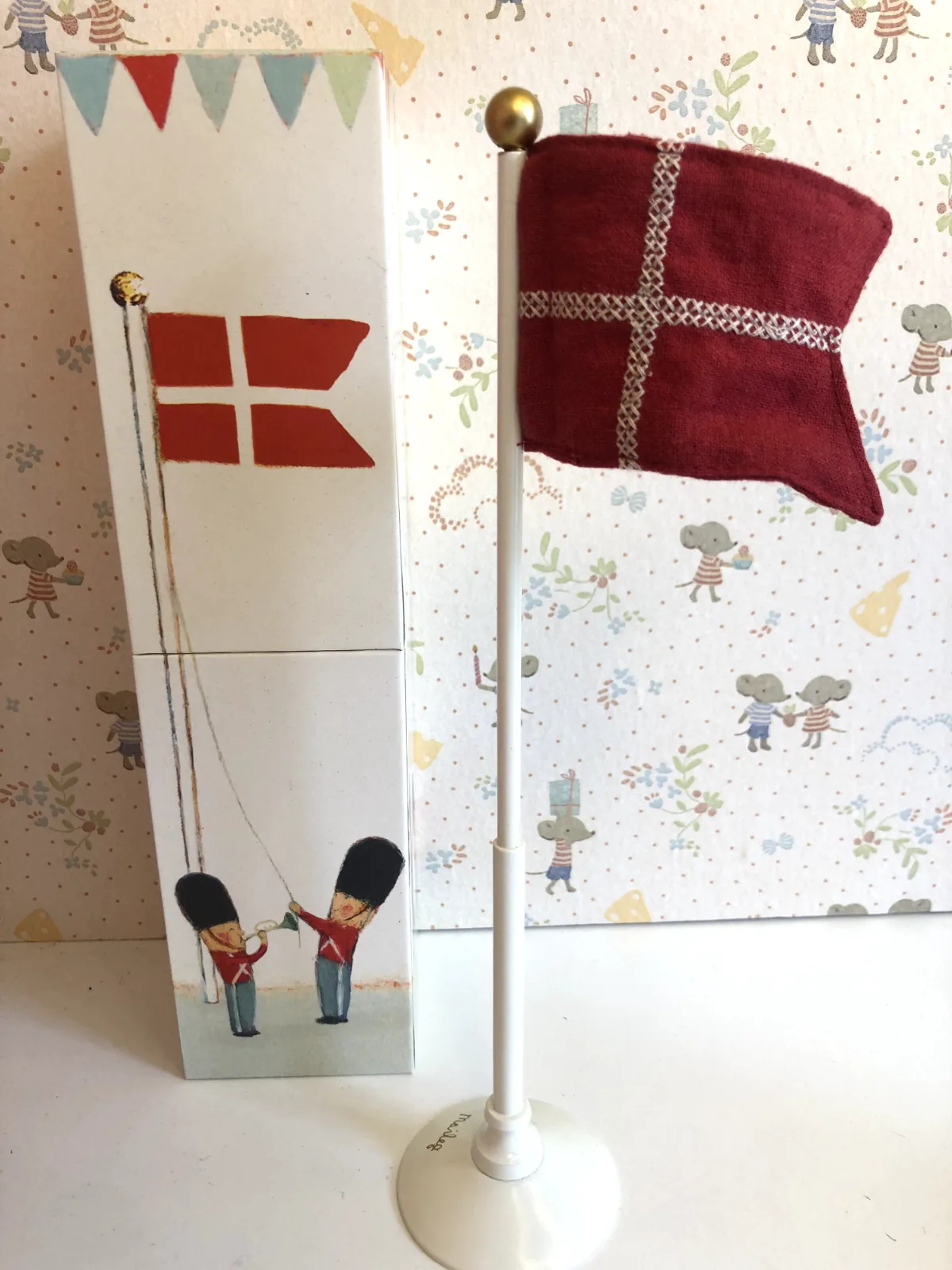 TABLE FLAG