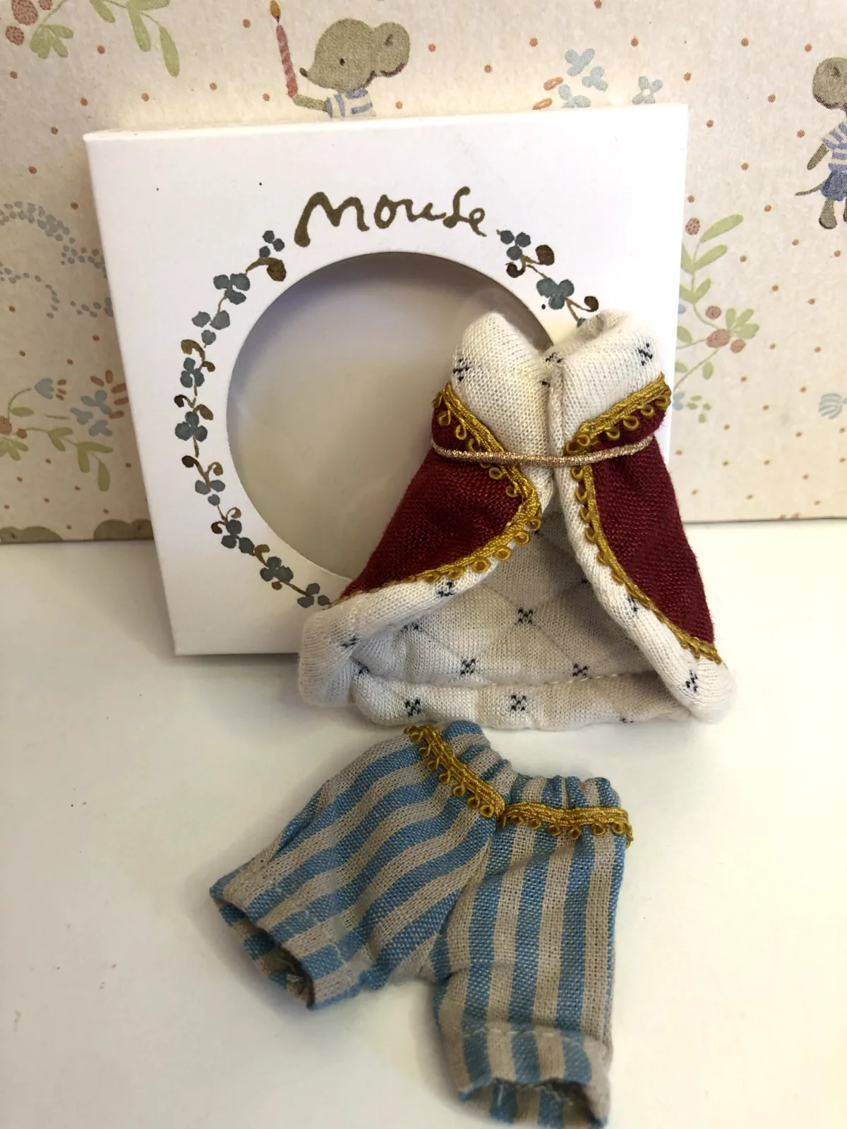 KING CLOTHES FOR MOUSE