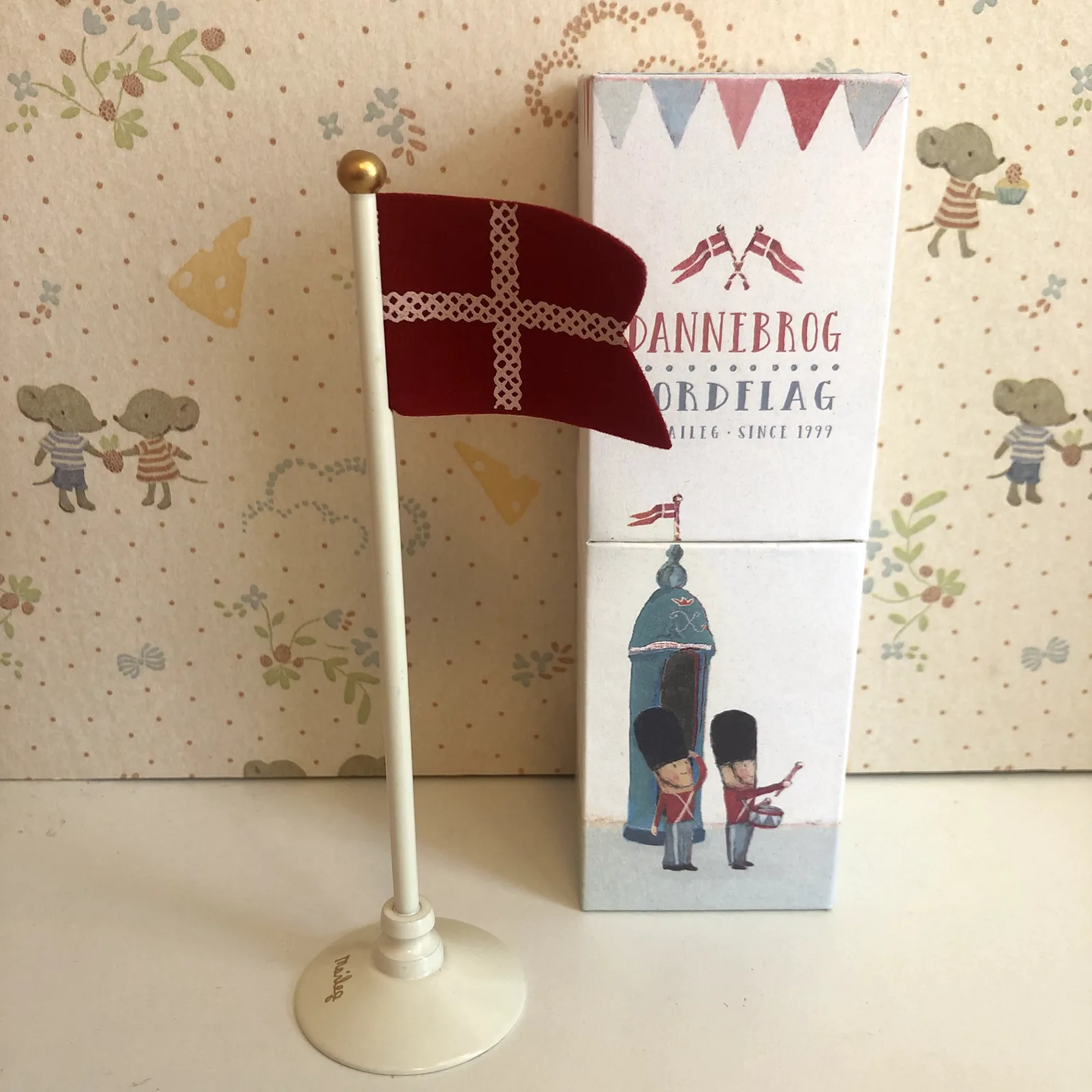 TABLE FLAG