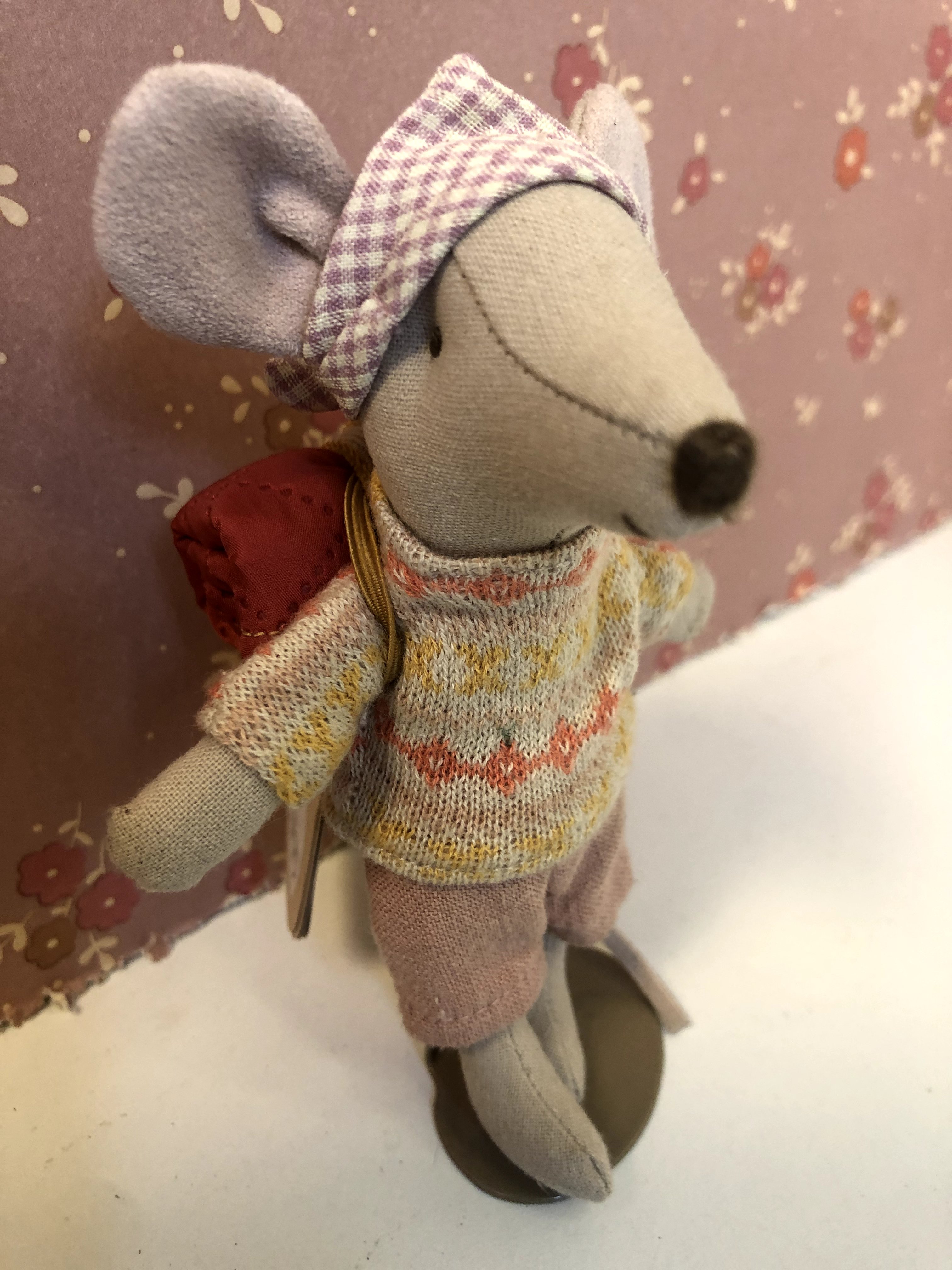 HIKER MOUSE
