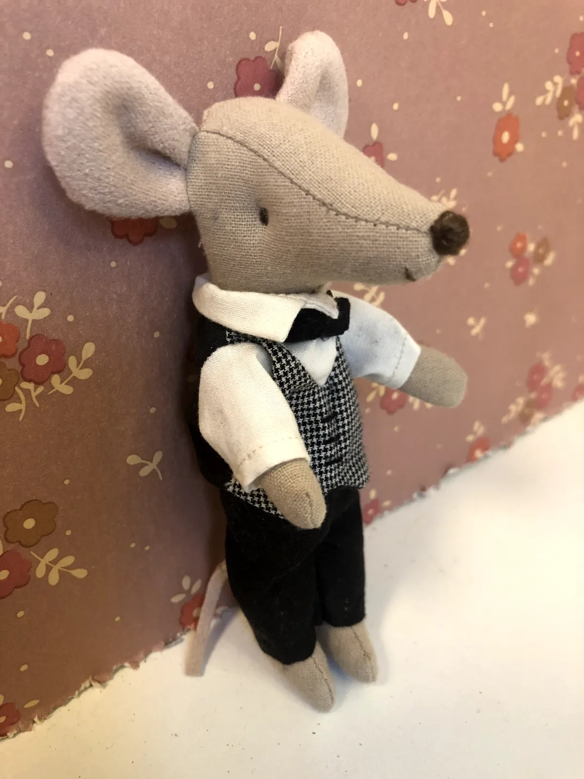 WAITER MOUSE