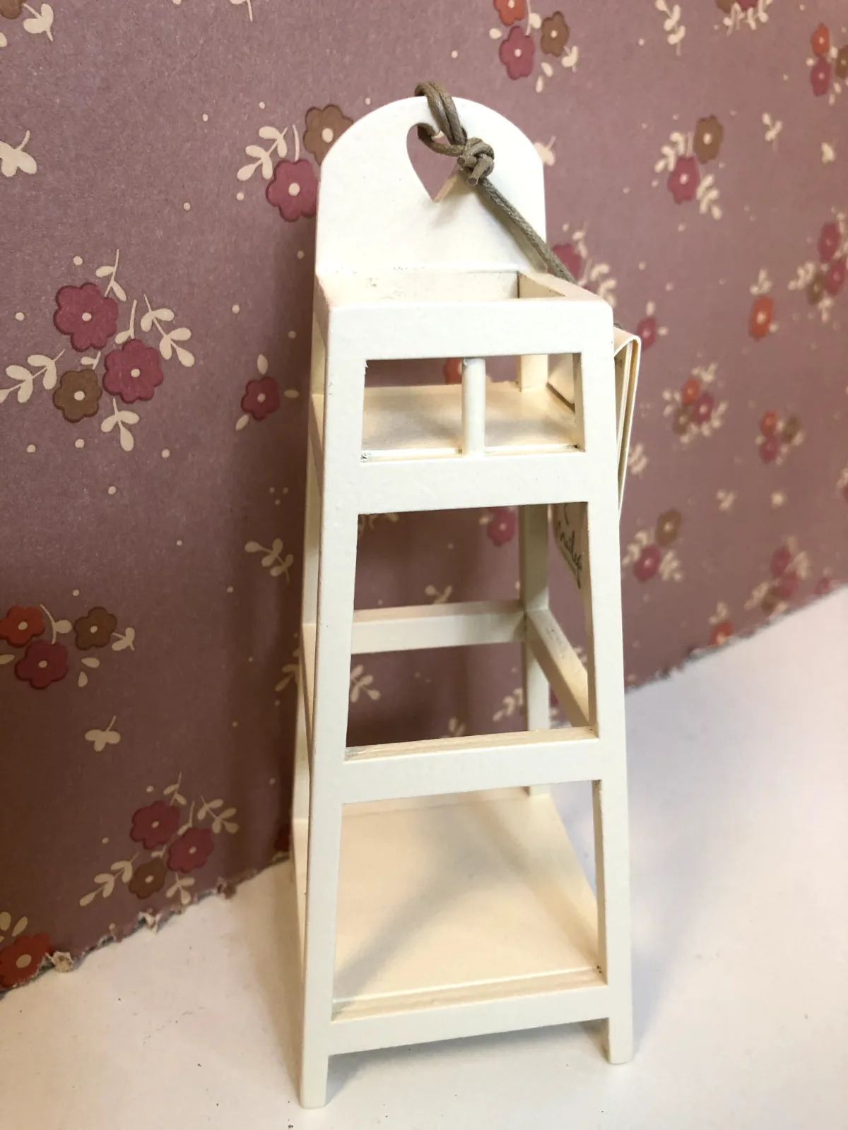 HIGH CHAIR