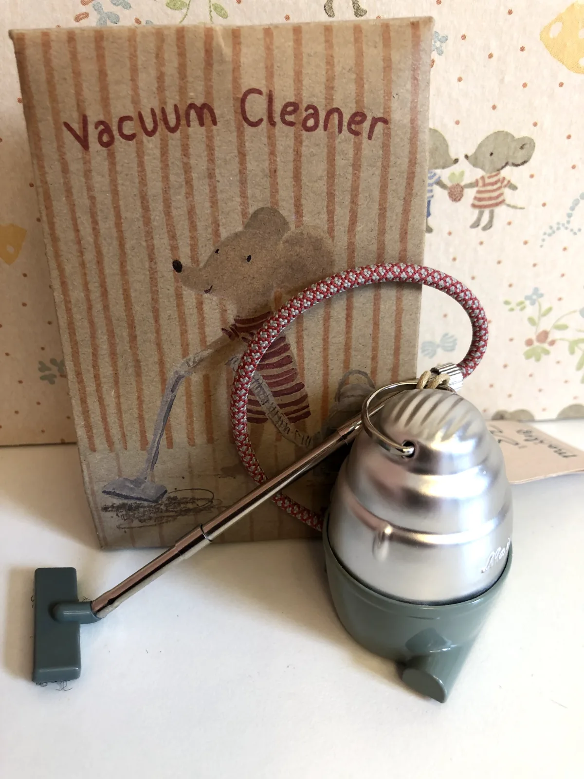 VACUUM CLEANER