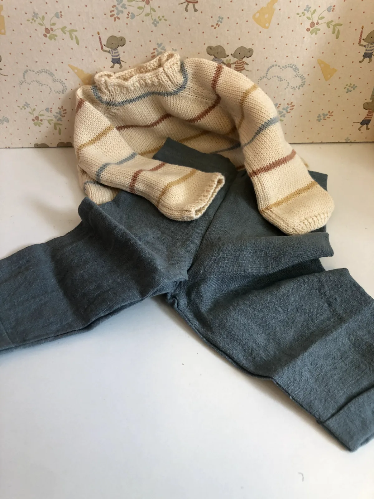 SWEATER AND PANTS