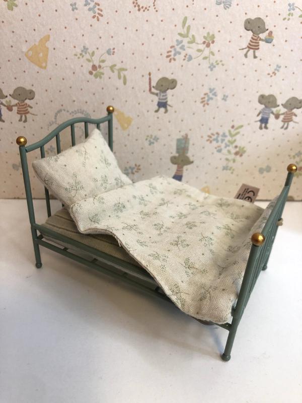 VINTAGE SINGLE BED