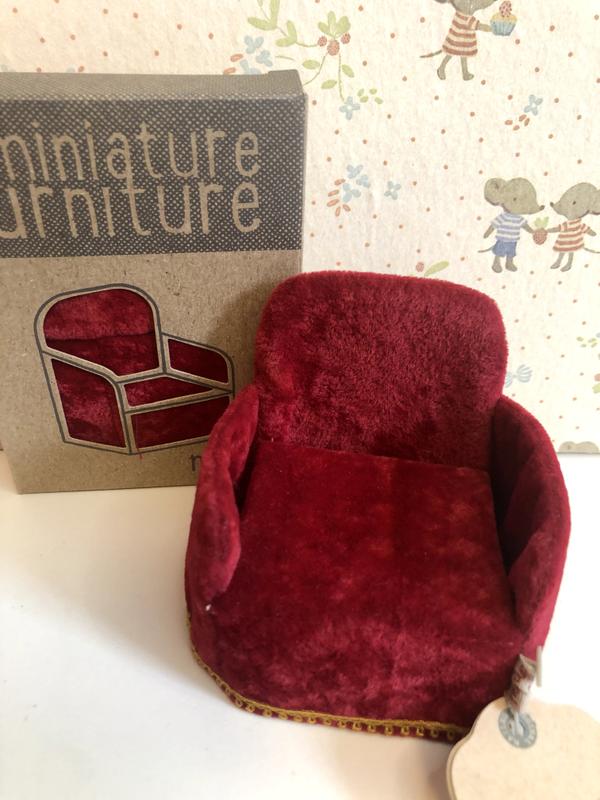 FOLDING CHAIR