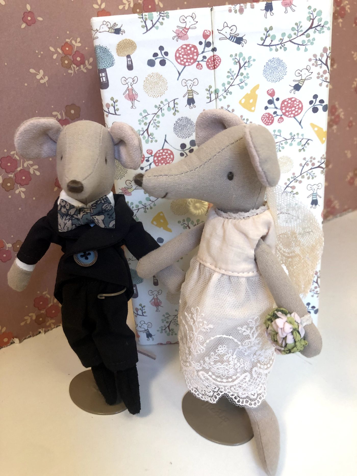 WEDDING MICE COUPLE IN BOX