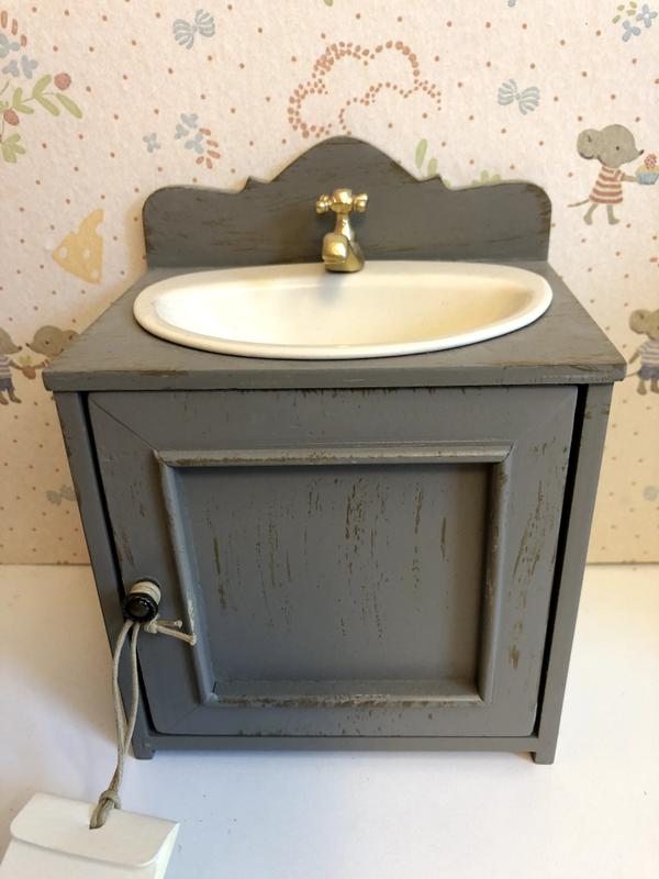MINIATURE BATHROOM SINK