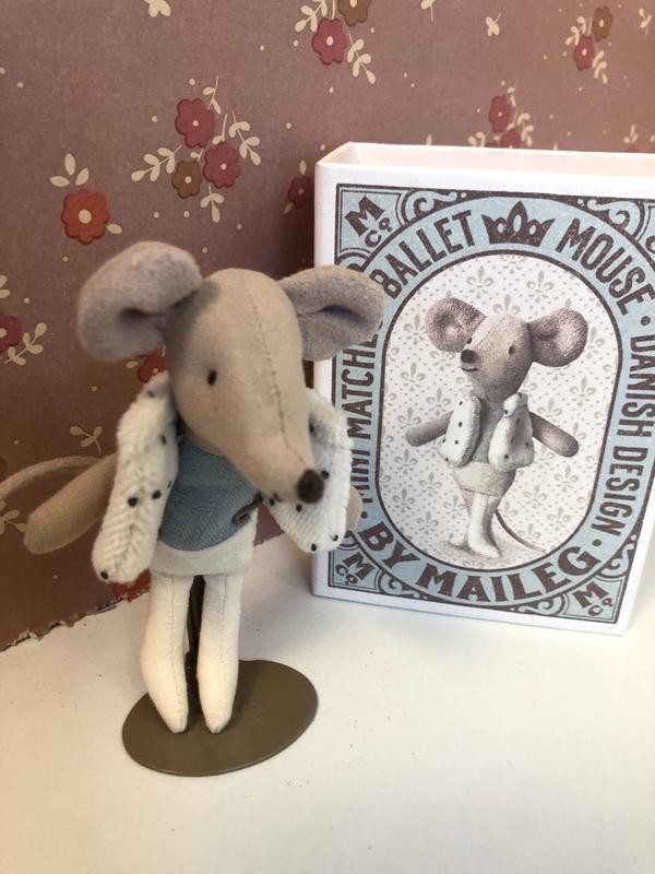 DANCER IN MATCHBOX
