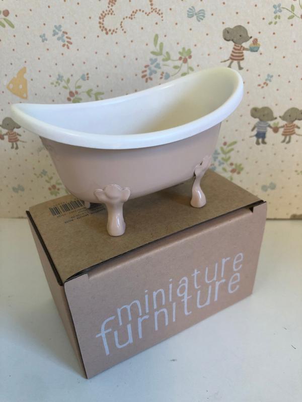Bathtub. Mouse - Rose