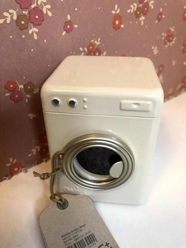 WASHING MASHINE