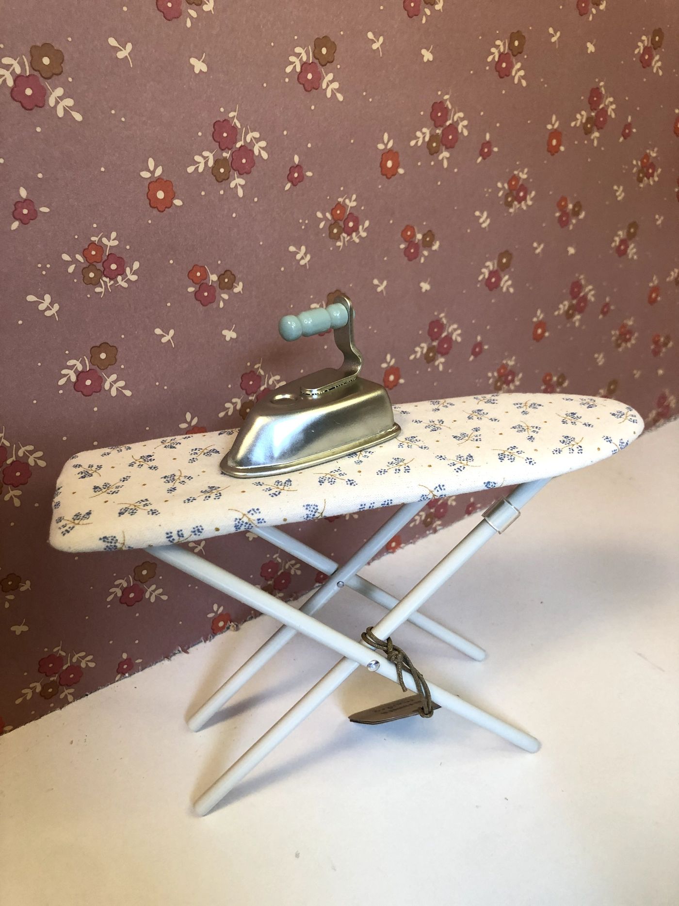 MINIATURE IRON & IRONING BOARD