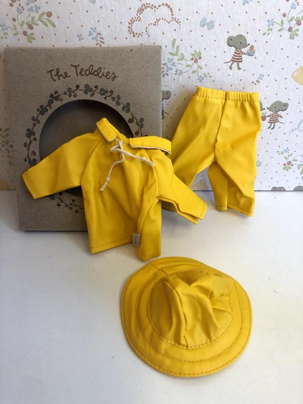 RAINWEAR WITH HAT