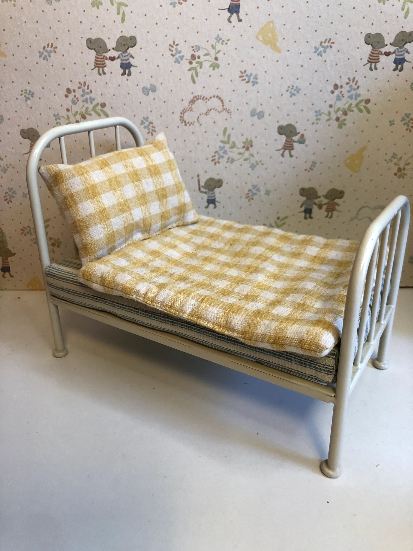 VINTAGE BED