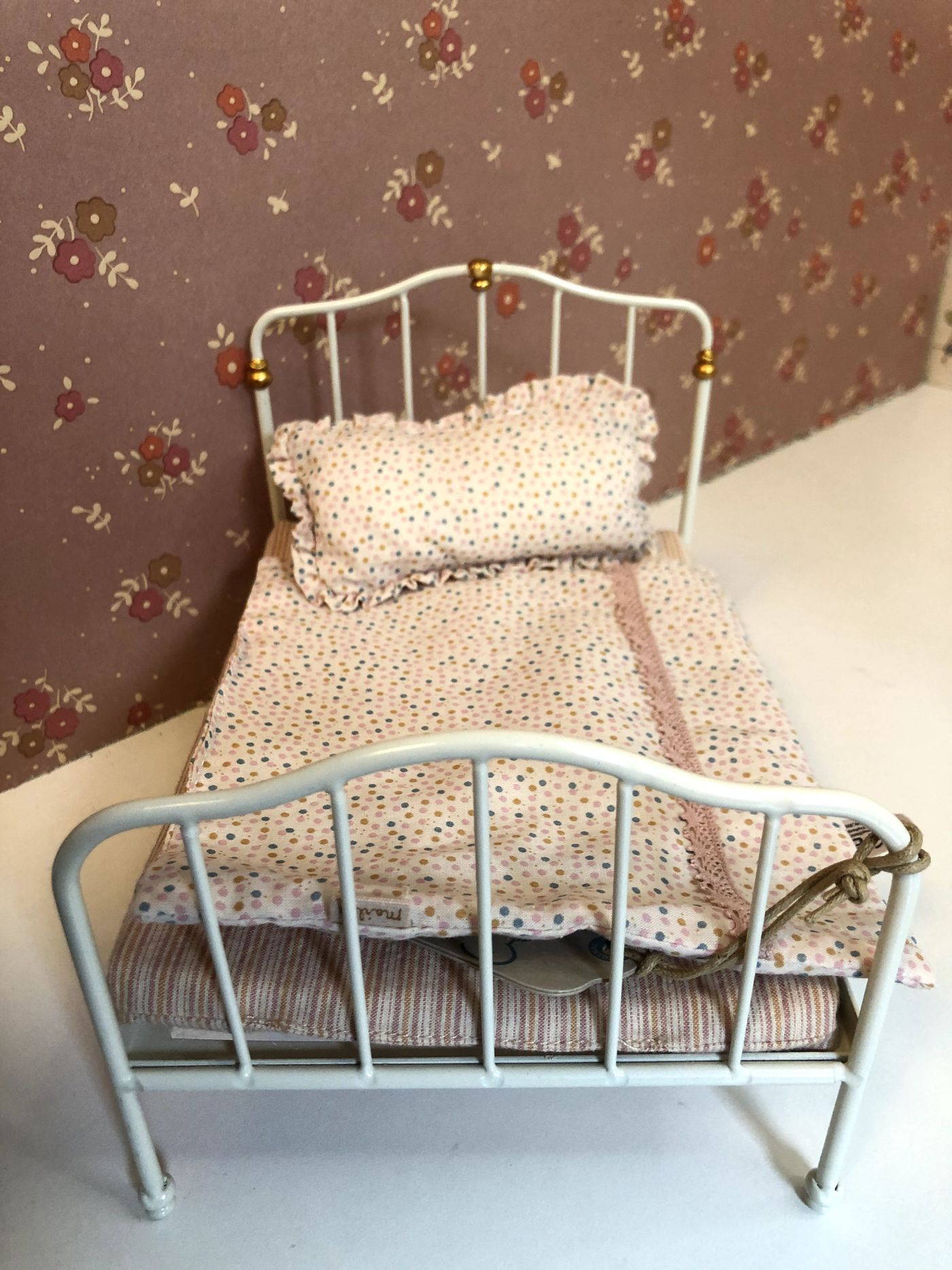 VINTAGE BED