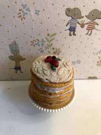 Party cake & cake stand - off white