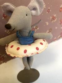 BEACH MOUSE WITH FLOAT