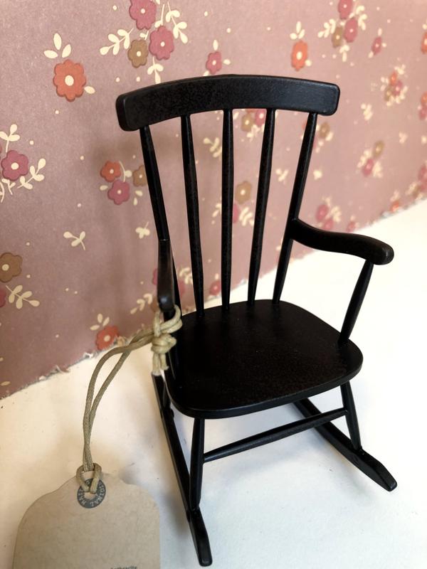 ROCKING CHAIR