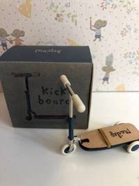 KICK BOARD