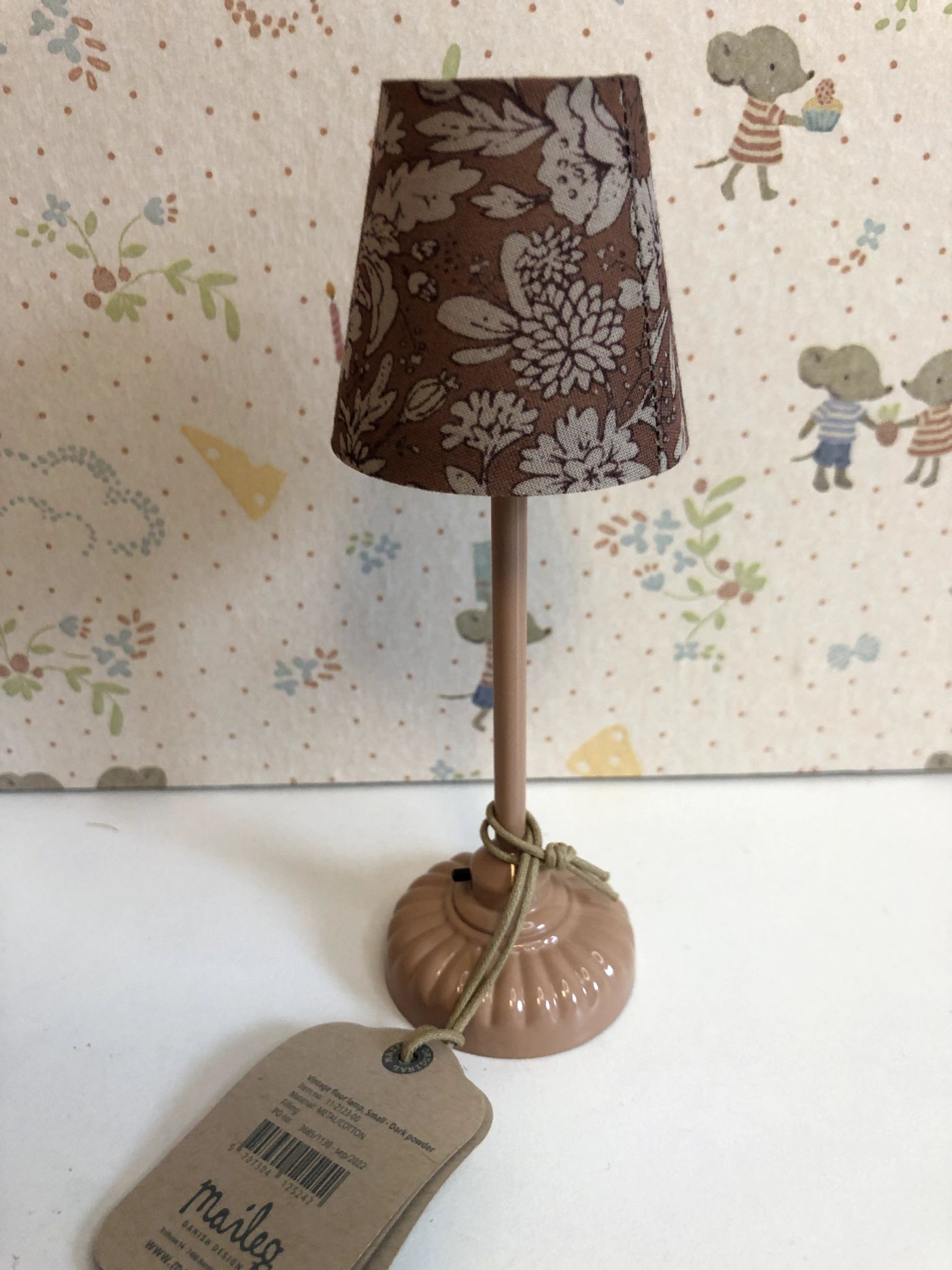 VINTAGE FLOOR LAMP