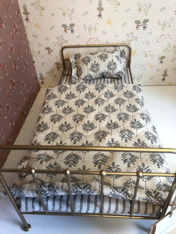 GOLD VINTAGE BED
