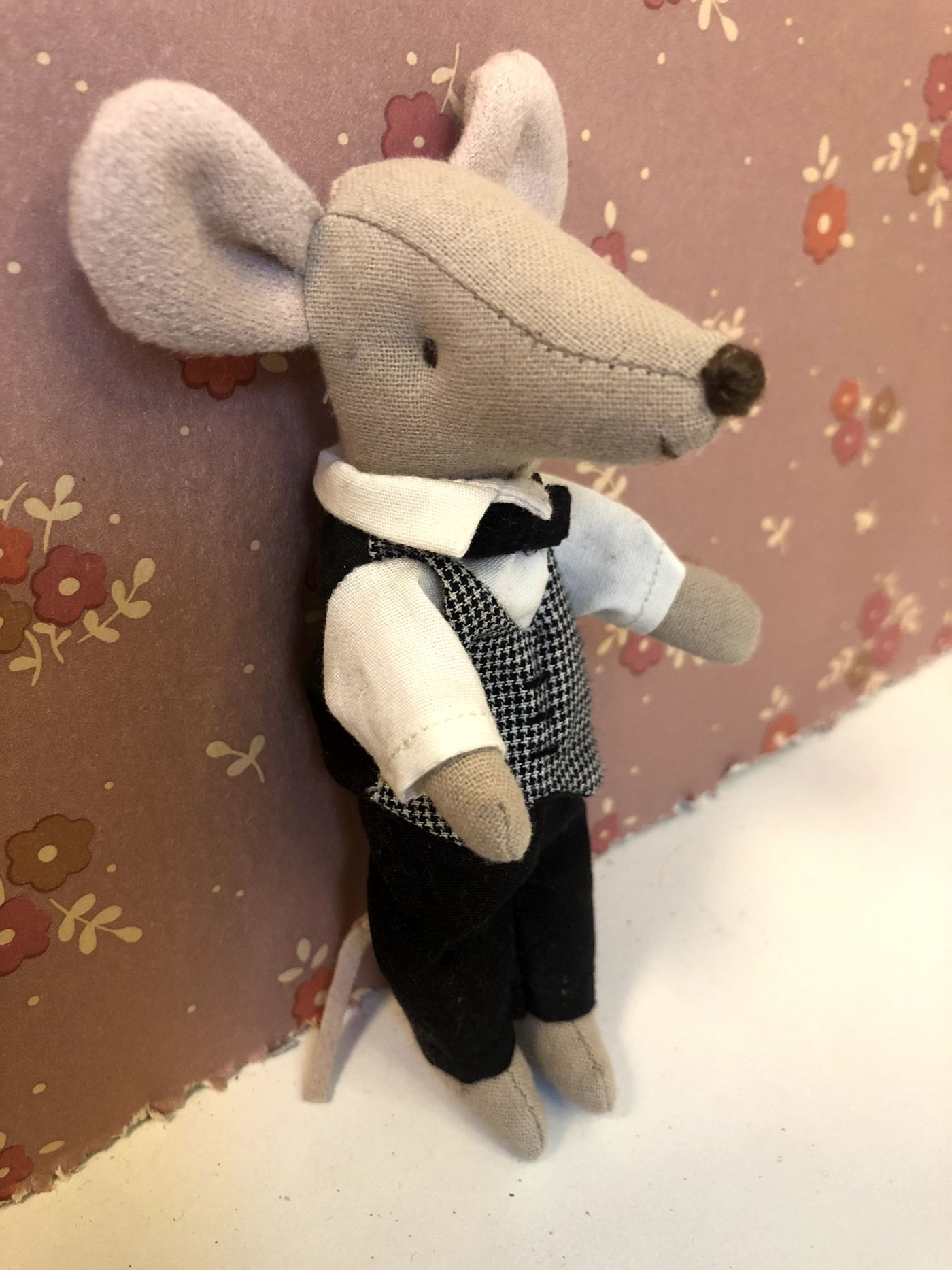 WAITER MOUSE