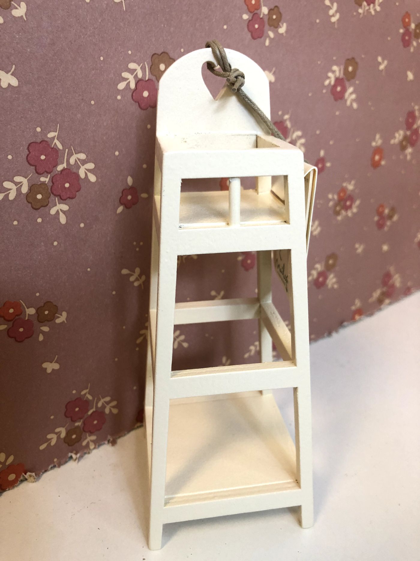 HIGH CHAIR