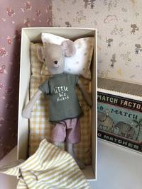 MOUSE IN BOX