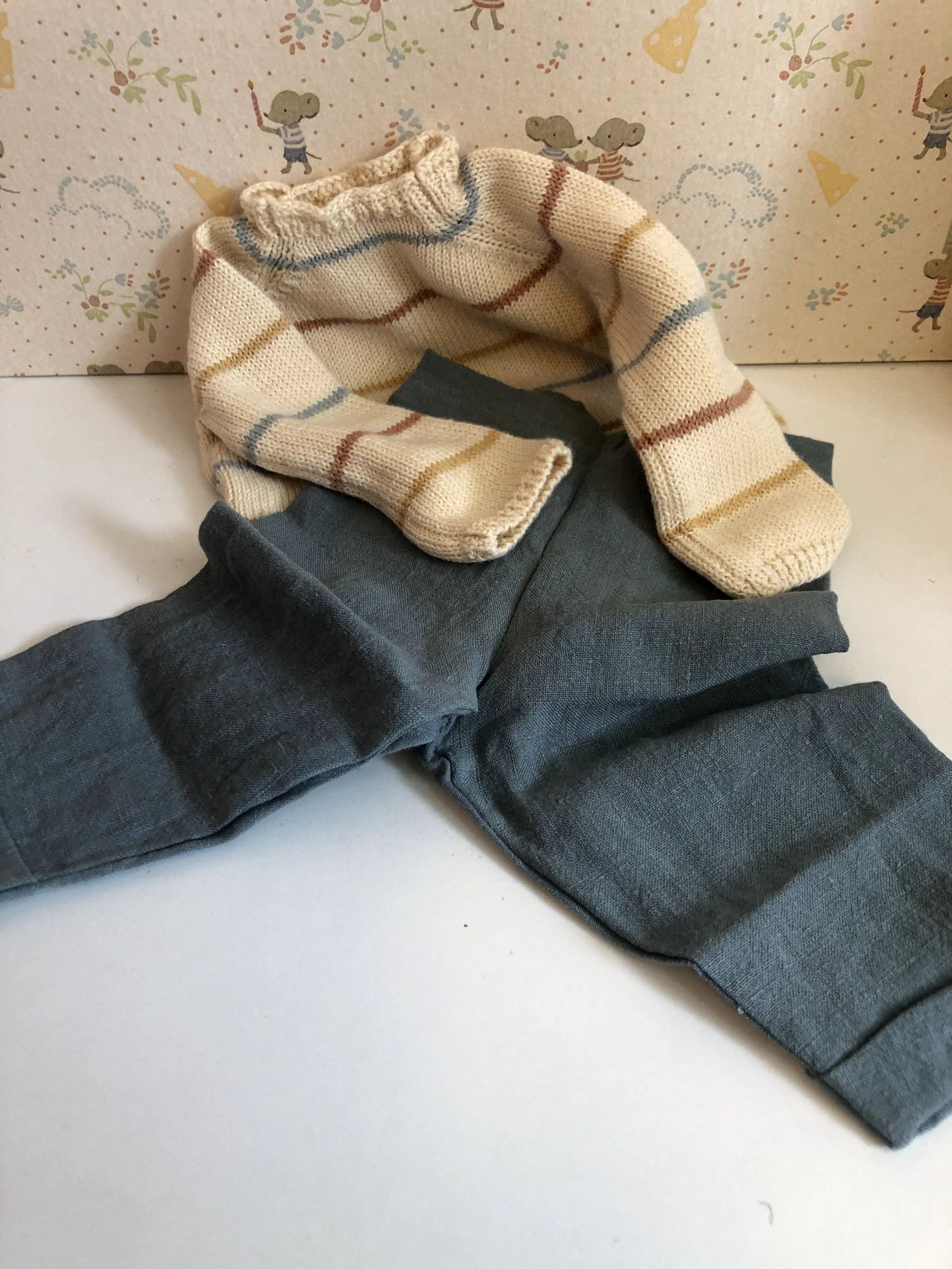 SWEATER AND PANTS